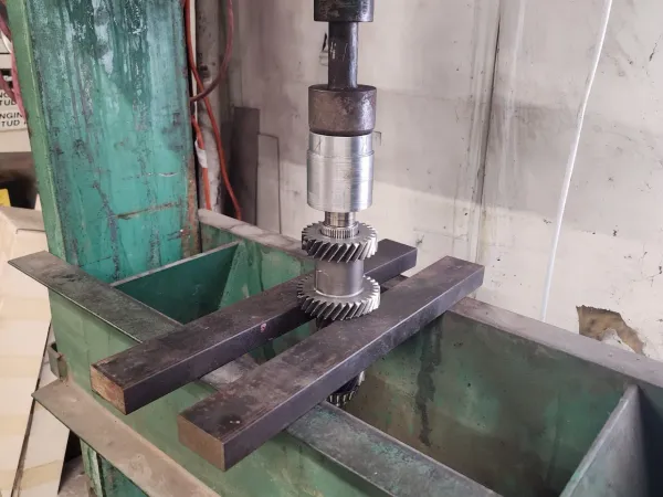 Transmission Gear Press